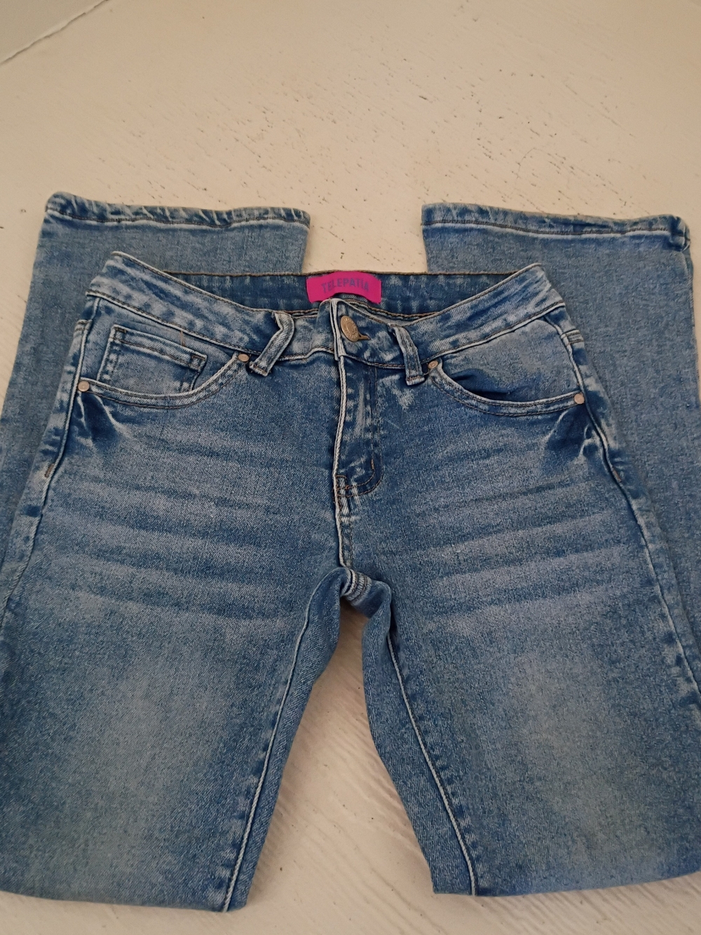 Straight-Leg Jeans in Light Blue Wash